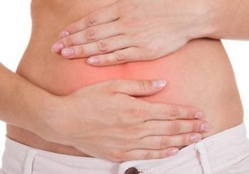 Mãos na barriga